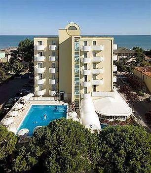 Salus Smart & Chic Hotel Лидо-ди-Езоло Экстерьер фото