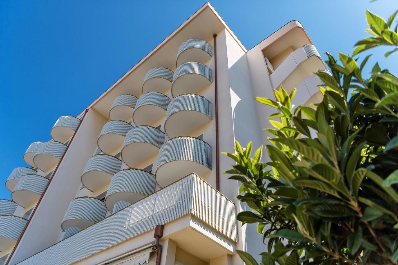 Salus Smart & Chic Hotel Лидо-ди-Езоло Экстерьер фото