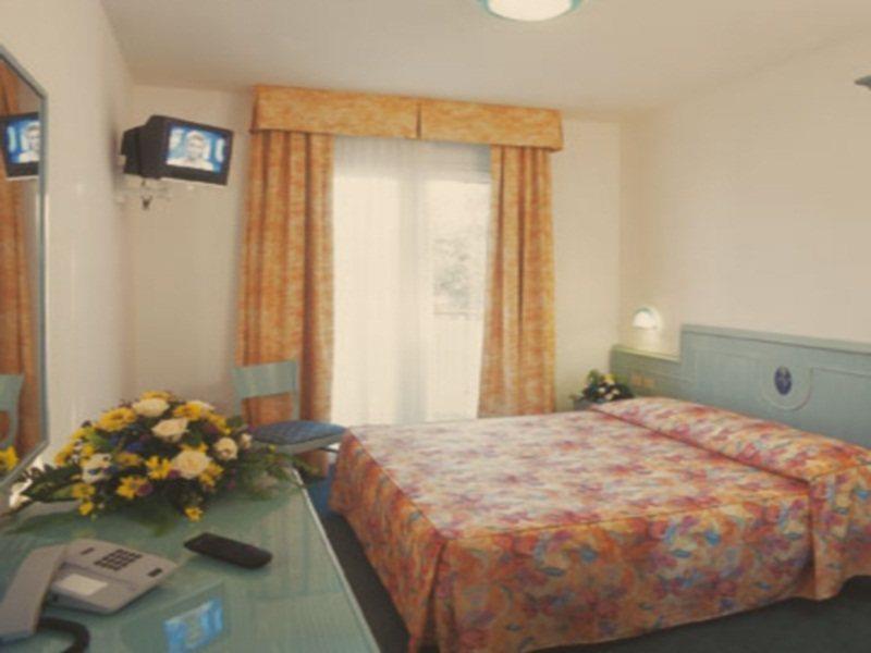 Salus Smart & Chic Hotel Лидо-ди-Езоло Экстерьер фото
