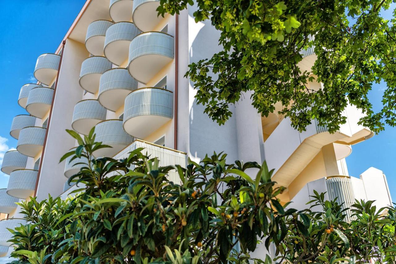 Salus Smart & Chic Hotel Лидо-ди-Езоло Экстерьер фото
