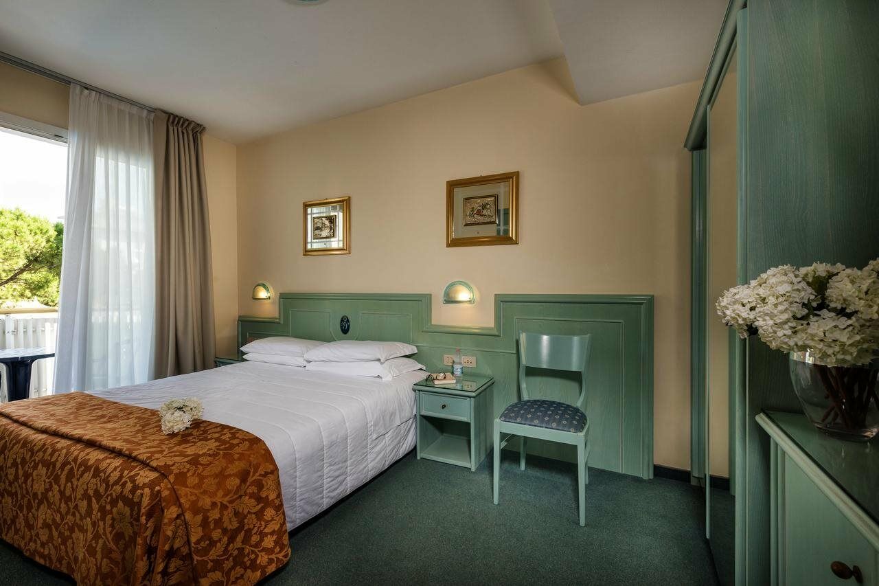 Salus Smart & Chic Hotel Лидо-ди-Езоло Экстерьер фото