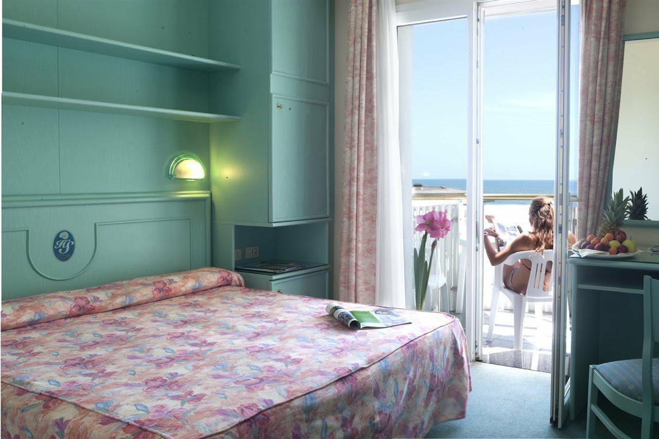 Salus Smart & Chic Hotel Лидо-ди-Езоло Экстерьер фото